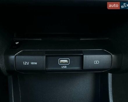 Синій Кіа Niro, об'ємом двигуна 0 л та пробігом 57 тис. км за 24700 $, фото 13 на Automoto.ua