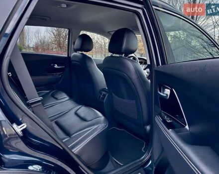 Синій Кіа Niro, об'ємом двигуна 0 л та пробігом 84 тис. км за 19450 $, фото 84 на Automoto.ua