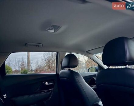 Синій Кіа Niro, об'ємом двигуна 0 л та пробігом 84 тис. км за 19450 $, фото 88 на Automoto.ua