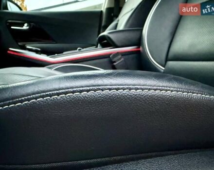 Синій Кіа Niro, об'ємом двигуна 0 л та пробігом 84 тис. км за 19450 $, фото 49 на Automoto.ua