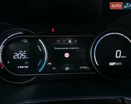 Синій Кіа Niro, об'ємом двигуна 0 л та пробігом 57 тис. км за 24700 $, фото 56 на Automoto.ua