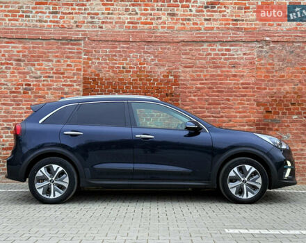 Синій Кіа Niro, об'ємом двигуна 0 л та пробігом 88 тис. км за 19750 $, фото 12 на Automoto.ua