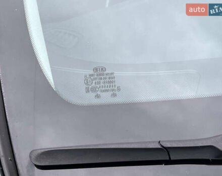 Синій Кіа Niro, об'ємом двигуна 0 л та пробігом 112 тис. км за 20800 $, фото 19 на Automoto.ua