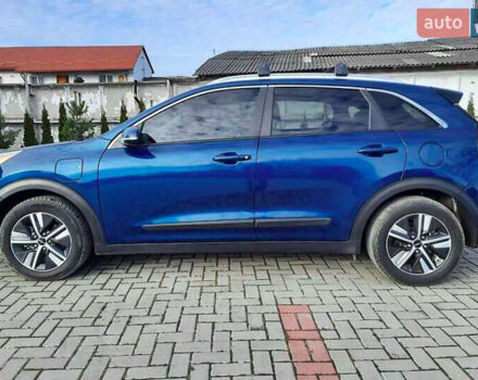 Синий Киа Niro, объемом двигателя 1.58 л и пробегом 85 тыс. км за 16400 $, фото 2 на Automoto.ua