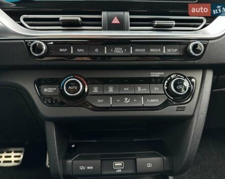 Синій Кіа Niro, об'ємом двигуна 0 л та пробігом 71 тис. км за 24900 $, фото 58 на Automoto.ua