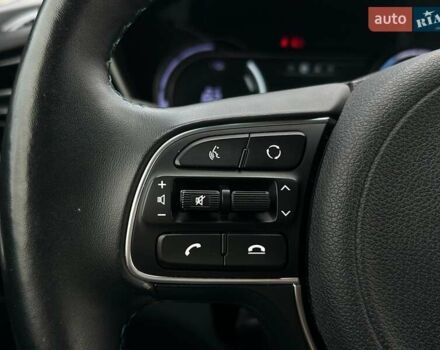 Синій Кіа Niro, об'ємом двигуна 0 л та пробігом 71 тис. км за 24900 $, фото 46 на Automoto.ua