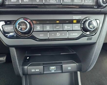 Кіа Niro 2022 у Кропивницькому (Кіровограді) на Automoto.ua Синій Кіа Niro, об'ємом двигуна 0 л та пробігом 14 тис. км за 14000 $, фото 7 на Automoto.ua