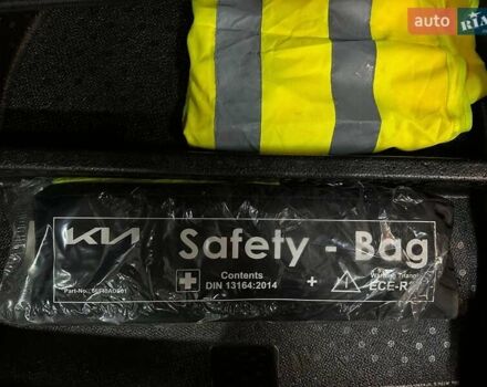 Синій Кіа Niro, об'ємом двигуна 0 л та пробігом 71 тис. км за 24900 $, фото 87 на Automoto.ua