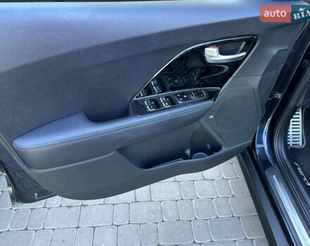 Синий Киа Niro, объемом двигателя 0 л и пробегом 95 тыс. км за 21100 $, фото 25 на Automoto.ua