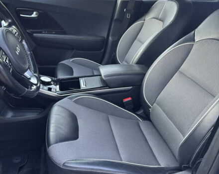 Синий Киа Niro, объемом двигателя 0 л и пробегом 120 тыс. км за 19300 $, фото 5 на Automoto.ua
