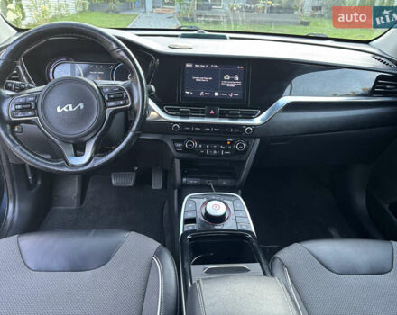 Синий Киа Niro, объемом двигателя 0 л и пробегом 120 тыс. км за 19300 $, фото 4 на Automoto.ua