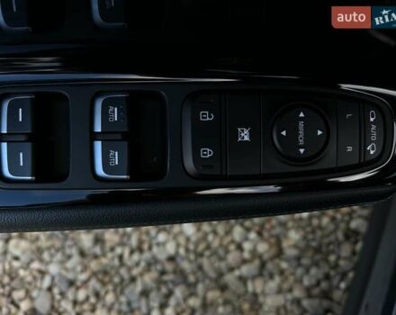 Синий Киа Niro, объемом двигателя 0 л и пробегом 75 тыс. км за 23200 $, фото 4 на Automoto.ua