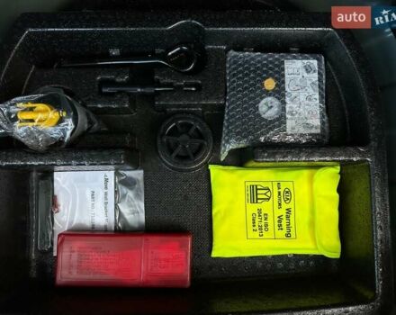 Синій Кіа Niro, об'ємом двигуна 0 л та пробігом 75 тис. км за 23200 $, фото 69 на Automoto.ua