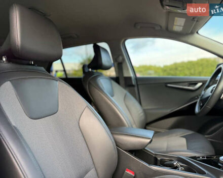 Синий Киа Niro, объемом двигателя 0 л и пробегом 108 тыс. км за 22350 $, фото 76 на Automoto.ua