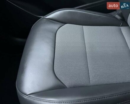 Синій Кіа Niro, об'ємом двигуна 0 л та пробігом 59 тис. км за 24950 $, фото 47 на Automoto.ua