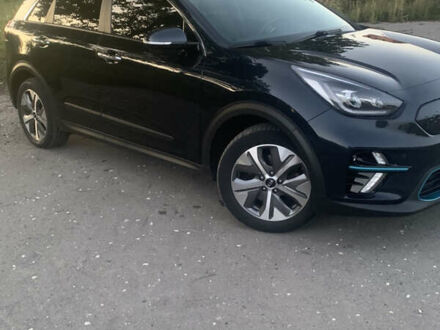 Киа Niro 2019 в Тернополе на Automoto.ua Синий Киа Niro, объемом двигателя 0 л и пробегом 146 тыс. км за 17199 $, фото 1 на Automoto.ua