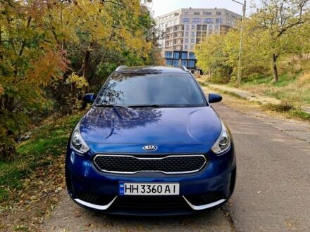 Синий Киа Niro, объемом двигателя 1.6 л и пробегом 385 тыс. км за 10000 $, фото 1 на Automoto.ua