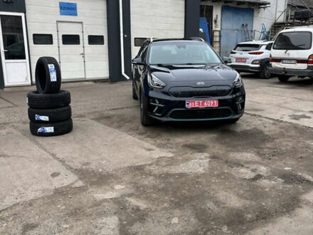 Киа Niro 2019 в Черкассах на Automoto.ua Синий Киа Niro, объемом двигателя 0 л и пробегом 72 тыс. км за 16900 $, фото 1 на Automoto.ua