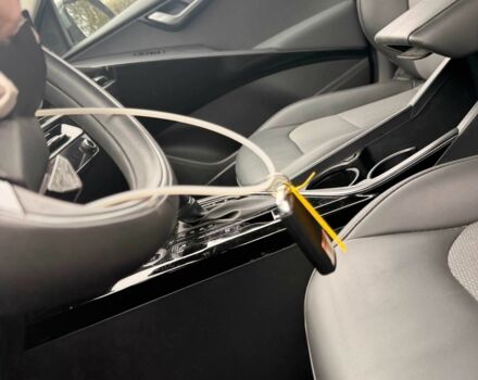 Зелений Кіа Niro, об'ємом двигуна 1.6 л та пробігом 56 тис. км за 16500 $, фото 7 на Automoto.ua