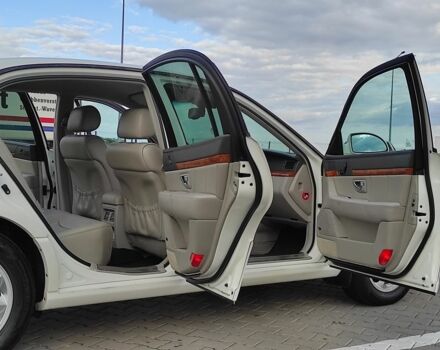 Белый Киа Опирус, объемом двигателя 3.5 л и пробегом 136 тыс. км за 5500 $, фото 7 на Automoto.ua