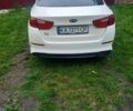Белый Киа Оптима, объемом двигателя 2 л и пробегом 287 тыс. км за 9000 $, фото 5 на Automoto.ua