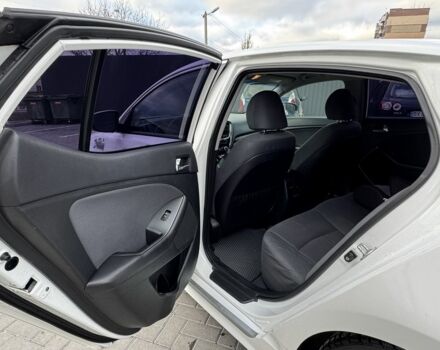 Білий Кіа Оптіма, об'ємом двигуна 2.4 л та пробігом 168 тис. км за 10200 $, фото 5 на Automoto.ua