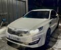 Білий Кіа Оптіма, об'ємом двигуна 2 л та пробігом 262 тис. км за 7550 $, фото 1 на Automoto.ua