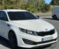 Білий Кіа Оптіма, об'ємом двигуна 2 л та пробігом 262 тис. км за 7550 $, фото 6 на Automoto.ua