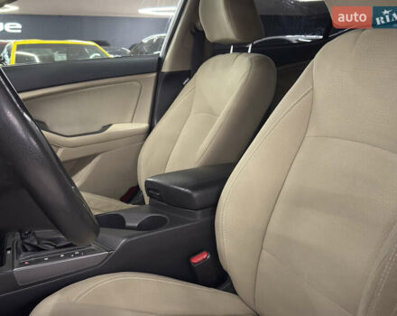 Білий Кіа Оптіма, об'ємом двигуна 2.36 л та пробігом 262 тис. км за 8199 $, фото 14 на Automoto.ua