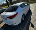 Білий Кіа Оптіма, об'ємом двигуна 2 л та пробігом 300 тис. км за 7200 $, фото 12 на Automoto.ua