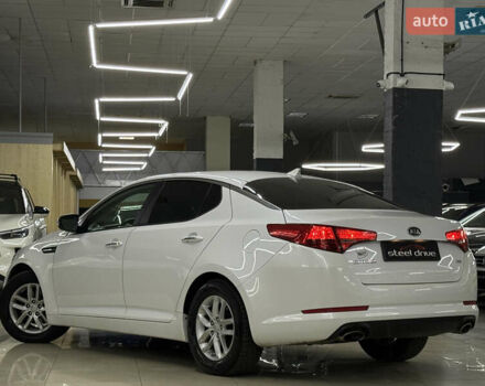 Білий Кіа Оптіма, об'ємом двигуна 2.36 л та пробігом 262 тис. км за 8199 $, фото 11 на Automoto.ua