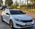 Білий Кіа Оптіма, об'ємом двигуна 2 л та пробігом 200 тис. км за 9800 $, фото 1 на Automoto.ua
