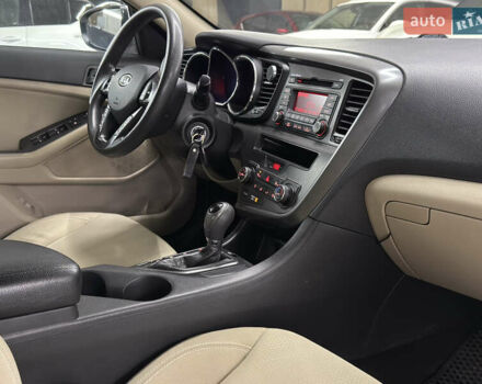 Білий Кіа Оптіма, об'ємом двигуна 2.36 л та пробігом 262 тис. км за 8199 $, фото 17 на Automoto.ua