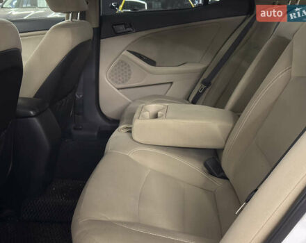 Білий Кіа Оптіма, об'ємом двигуна 2.36 л та пробігом 262 тис. км за 8199 $, фото 19 на Automoto.ua