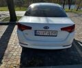 Білий Кіа Оптіма, об'ємом двигуна 2 л та пробігом 300 тис. км за 7600 $, фото 15 на Automoto.ua