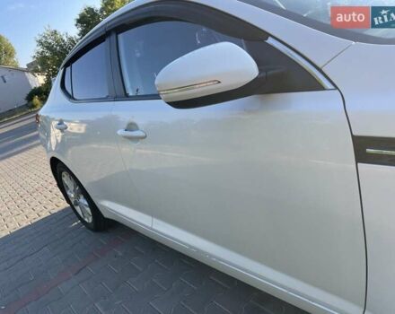 Белый Киа Оптима, объемом двигателя 2 л и пробегом 177 тыс. км за 9600 $, фото 3 на Automoto.ua