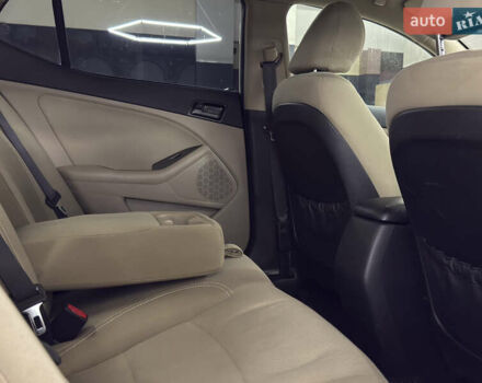 Білий Кіа Оптіма, об'ємом двигуна 2.36 л та пробігом 262 тис. км за 8199 $, фото 20 на Automoto.ua