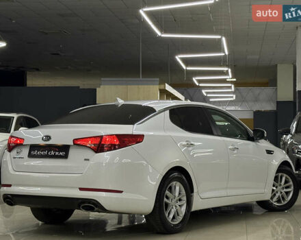 Білий Кіа Оптіма, об'ємом двигуна 2.36 л та пробігом 262 тис. км за 8199 $, фото 8 на Automoto.ua