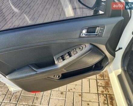 Белый Киа Оптима, объемом двигателя 2 л и пробегом 184 тыс. км за 6700 $, фото 9 на Automoto.ua