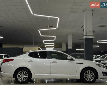 Білий Кіа Оптіма, об'ємом двигуна 2.36 л та пробігом 262 тис. км за 8199 $, фото 7 на Automoto.ua