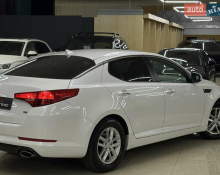 Білий Кіа Оптіма, об'ємом двигуна 2.36 л та пробігом 262 тис. км за 8199 $, фото 9 на Automoto.ua