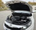 Білий Кіа Оптіма, об'ємом двигуна 2 л та пробігом 365 тис. км за 7700 $, фото 23 на Automoto.ua