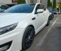Белый Киа Оптима, объемом двигателя 2 л и пробегом 380 тыс. км за 9000 $, фото 1 на Automoto.ua