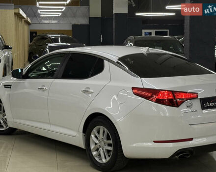 Білий Кіа Оптіма, об'ємом двигуна 2.36 л та пробігом 262 тис. км за 8199 $, фото 12 на Automoto.ua