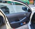 Белый Киа Оптима, объемом двигателя 2 л и пробегом 333 тыс. км за 8500 $, фото 7 на Automoto.ua