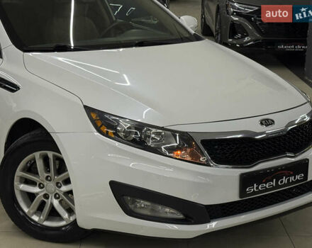 Білий Кіа Оптіма, об'ємом двигуна 2.36 л та пробігом 262 тис. км за 8199 $, фото 5 на Automoto.ua