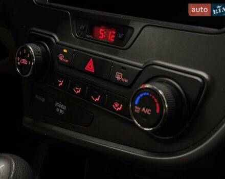 Білий Кіа Оптіма, об'ємом двигуна 2.36 л та пробігом 262 тис. км за 8199 $, фото 25 на Automoto.ua