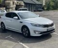 Белый Киа Оптима, объемом двигателя 2 л и пробегом 227 тыс. км за 10000 $, фото 1 на Automoto.ua