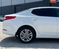 Білий Кіа Оптіма, об'ємом двигуна 2 л та пробігом 220 тис. км за 7490 $, фото 9 на Automoto.ua