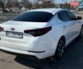 Белый Киа Оптима, объемом двигателя 2 л и пробегом 210 тыс. км за 9600 $, фото 3 на Automoto.ua